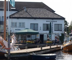 princess-hotel-oostergoo-hotelaanzicht-vanaf-het-water_5